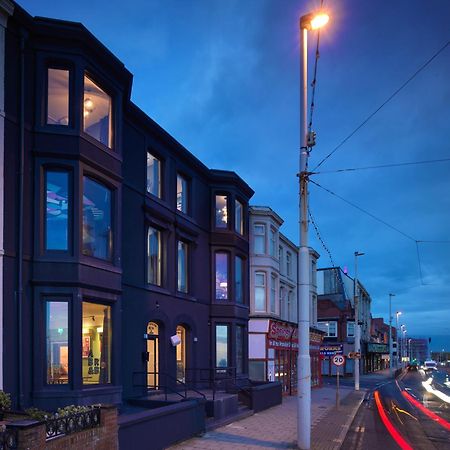 Art B&B Blackpool Exterior photo